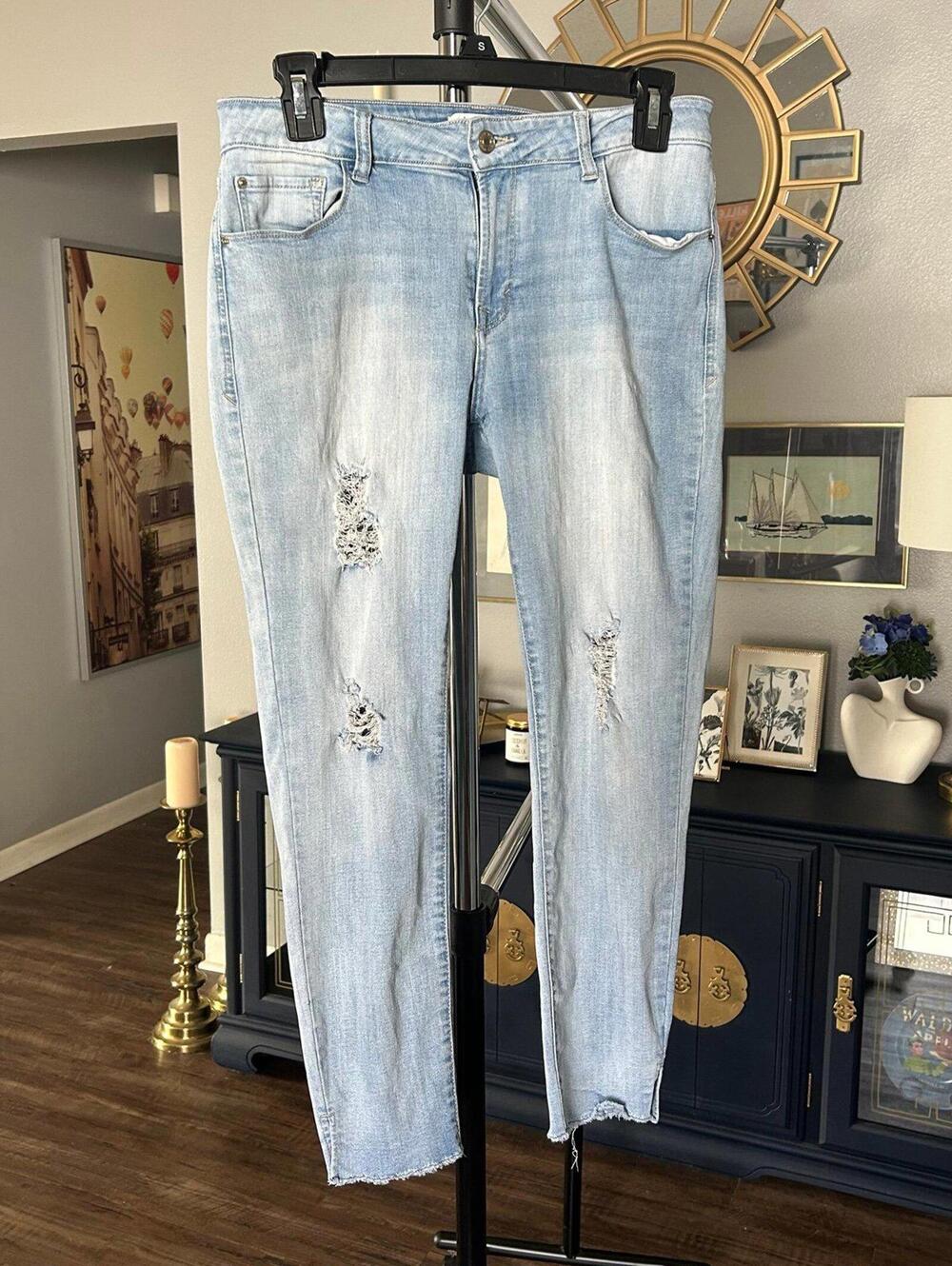 Kensie Lightwash Cropped Ripped Jeans Size 8 Women's
